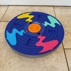Level out balance board game