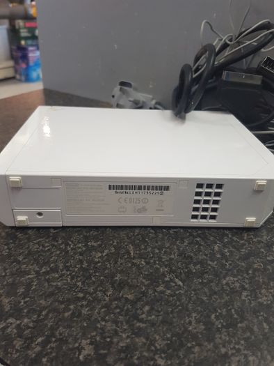 Nintendo Wii Console (Model RVL-001) + Cables