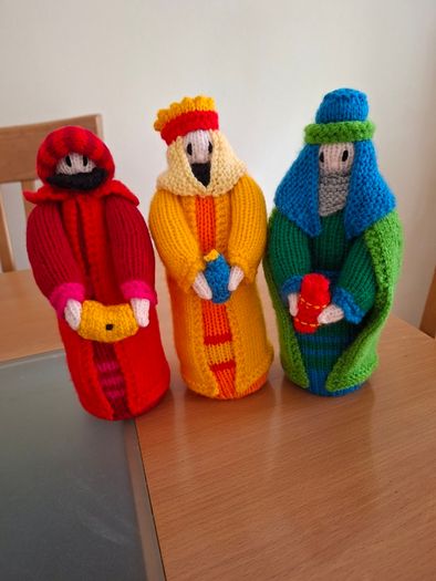 Hand Knitted Crib (Nativity) (see other photos)
