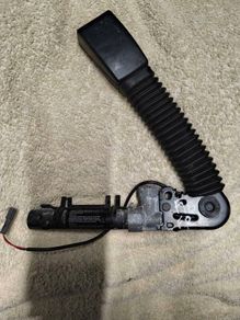 BMW f10 front right front seat belt buckle 615796400B