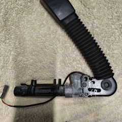 BMW f10 front right front seat belt buckle 615796400B