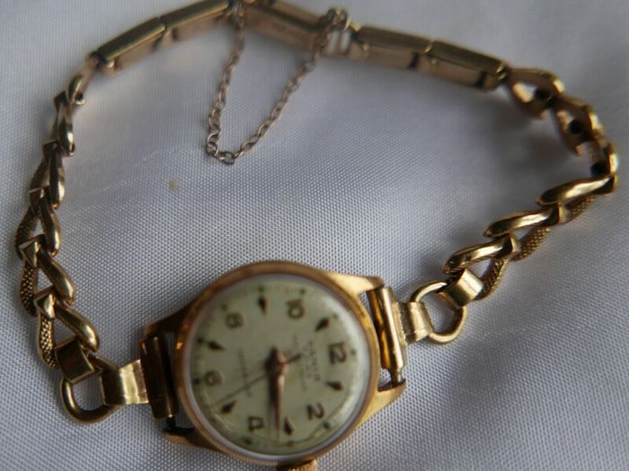 Vintage Tanis 17 Jewel Mechanical Watch - Womens Swiss - Gold Plated Watch (the watch works well and keeps time)