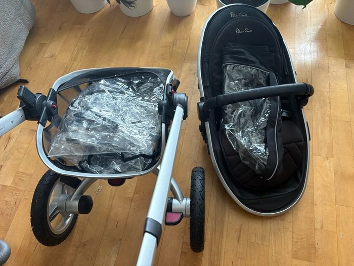 Silver Cross Surf Pram ( Canopy/Top-hood is missing)
