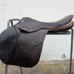 Berneys 17 1/2" Medium Dublin Show Jumper Saddle
