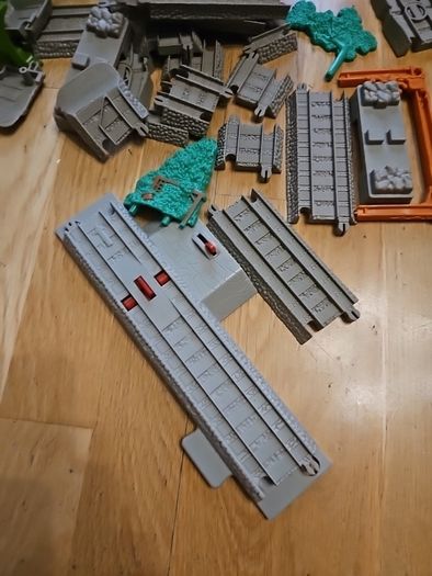 Huge selection of Thomas the Tank engine Tracks.