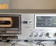 From 1980 Tochiba PC-E50 cassette deck,working good.