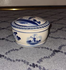 L.A. Vintage Blue and White Dutch Delft hand painted trinket box