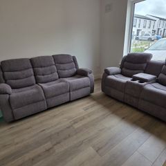 Brand New Recliner Sofas With Cupholders