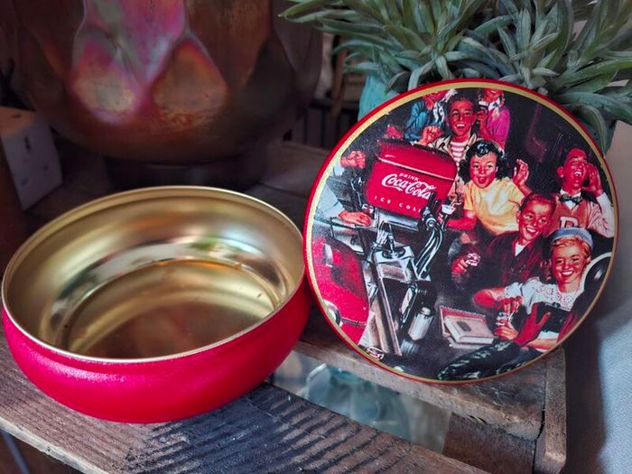 Coca cola tin
