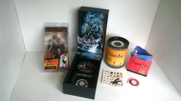 The God of War Chains of Olympus Press Kit PLUS Patapon Press Kit SUPER RARE This is one of the most sought after collectible Press Kits Sony has ever produced. Rare and hard to find fully complete, Esperino unboxes the Press Kit for the first God of War