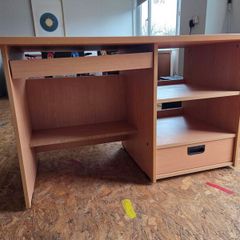 Extendable desk with drawer