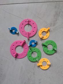 Pom pom makers