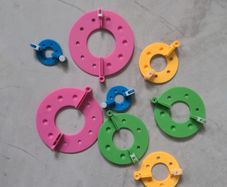 Pom pom makers