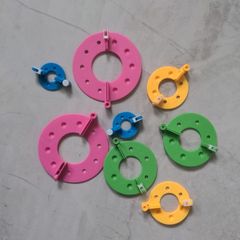 Pom pom makers