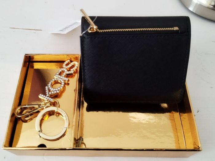 Michael Kors Balck Wallet Zip with Golden Key Ring