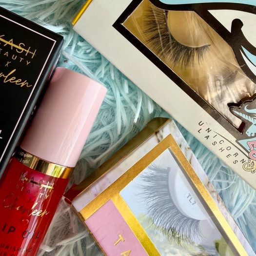 Tatti Lashes TL7 + Unicorn Lashes + Kash Beauty Charleen Lip Oil Bundle BNIB
