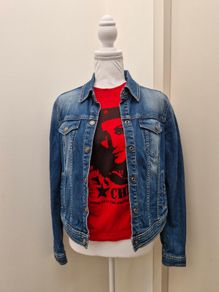 Fitted denim jacket