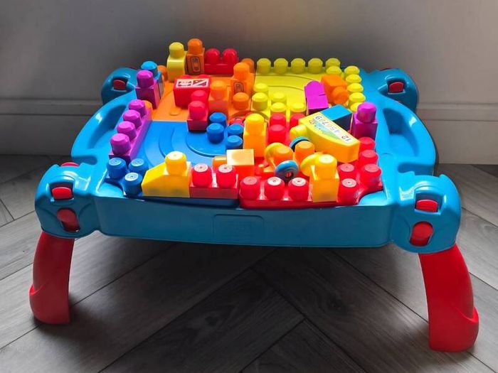Mega blocks build & learn table