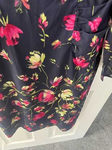Hobbs Silk Dress - Size 12 - Fully lined, perfect condition and ruching to waist