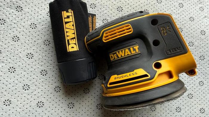 DeWalt 18V Random Orbital Sander