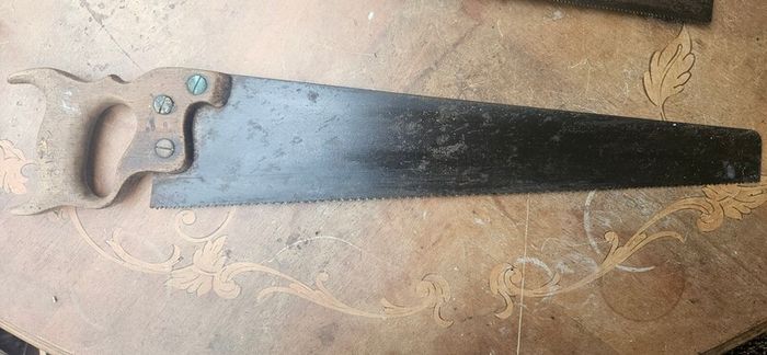 2 hand saws