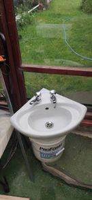 Corner basin