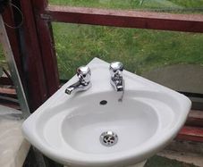 Corner basin