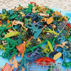 toy soldiers
