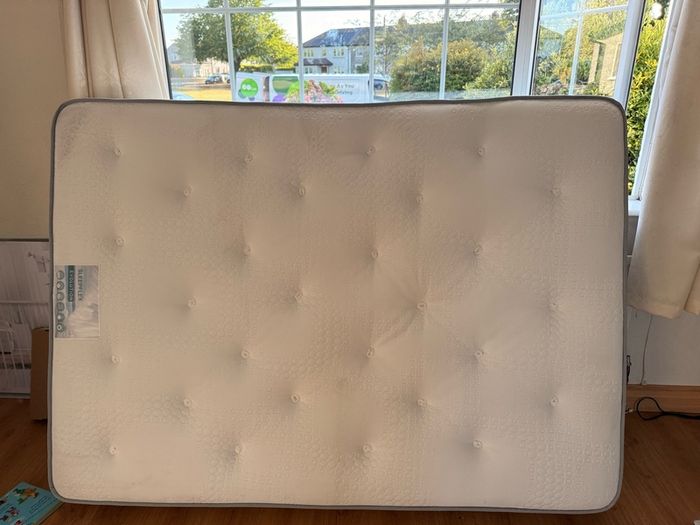 Double (4"6) divan bed with mattress