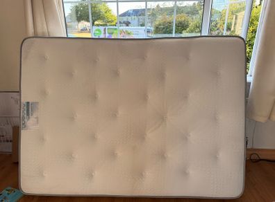 Double (4"6) divan bed with mattress
