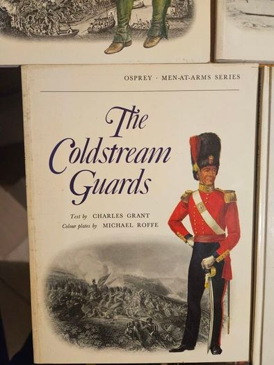 Osprey Men-at-arms Series, Published In 1974 X 15 Fabolous Military Books Plus 2 X Military  Modeling Annuals 1 &3. Plus 3 Other Military Books. All In Good Condition.  See Photos For Same.