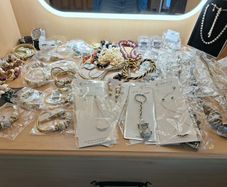 jewellery  approx 70 items