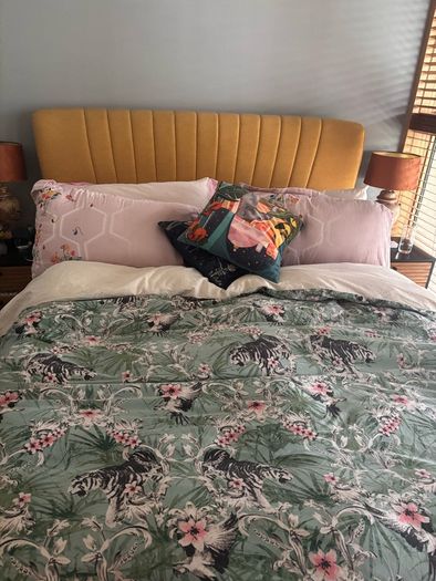 King size bed with matress