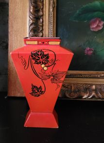 Art deco "Shelly" vase