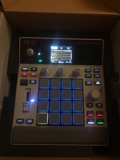 sampler akai mpc sample groovebox