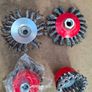Black+Decker Angle Grinder 710W + Discs & Wire Brush Kit Image 5