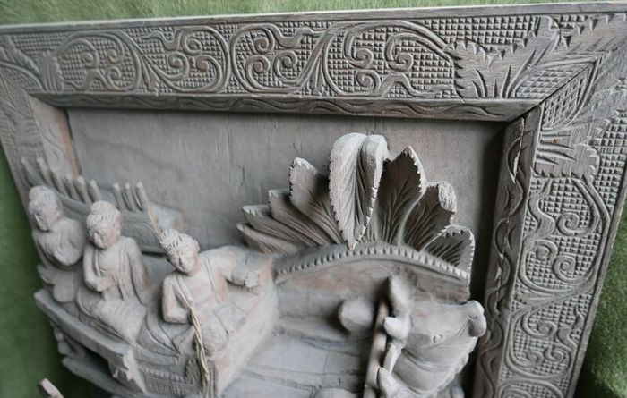 Ancient Chinese Bas-relief in Oak - Chinese Hand Carved Oak ,Antique Wall Art. (big thick and heavy) 22,8" x 21,5" thickness 8"