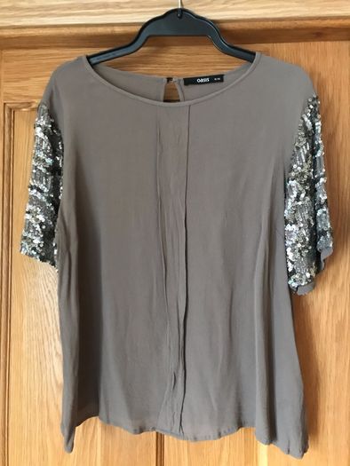 Oasis Top with sequin sleeve Size 16