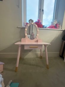 Kids dressing table