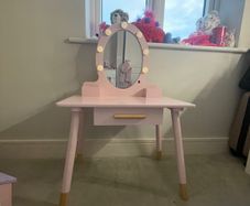 Kids dressing table