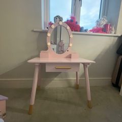 Kids dressing table