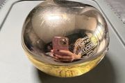 DKNY Golden Delicious
