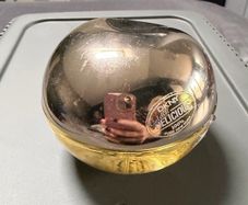 DKNY Golden Delicious