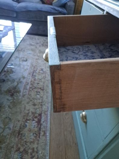 chest of drawers