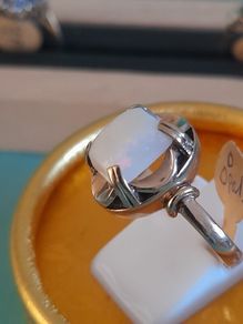 Ring Opal 1970,s lovely play of colour on the stone .size O