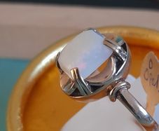 Ring Opal 1970,s lovely play of colour on the stone .size O