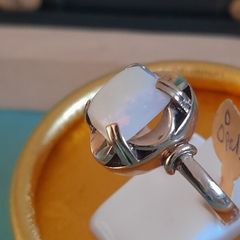 Ring Opal 1970,s lovely play of colour on the stone .size O