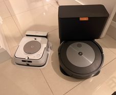 iRobot Robot Vacuum and Robot Mop in Excellent Condition