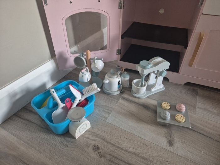 Play Wooden Kitchen