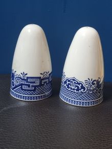 Churchill Blue Willow Salt   Shakers